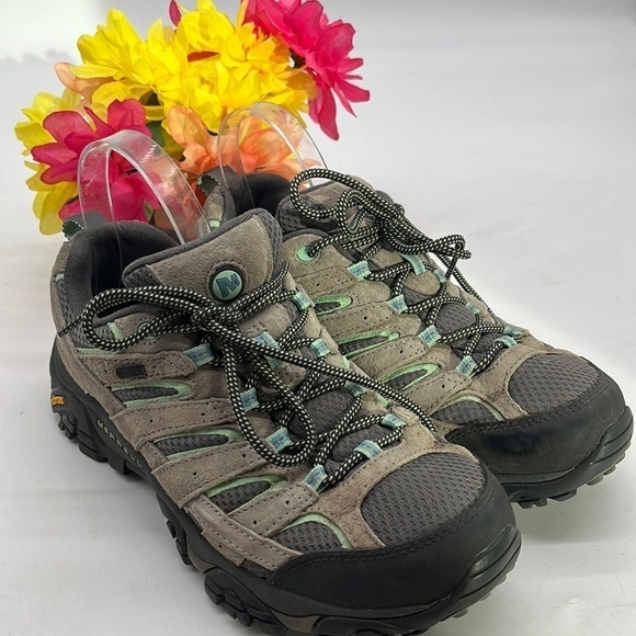 Merrell Shoes - Merrell Mint Moab 2 Vent Hiking Shoes  Women’s Sz 9. MR1927